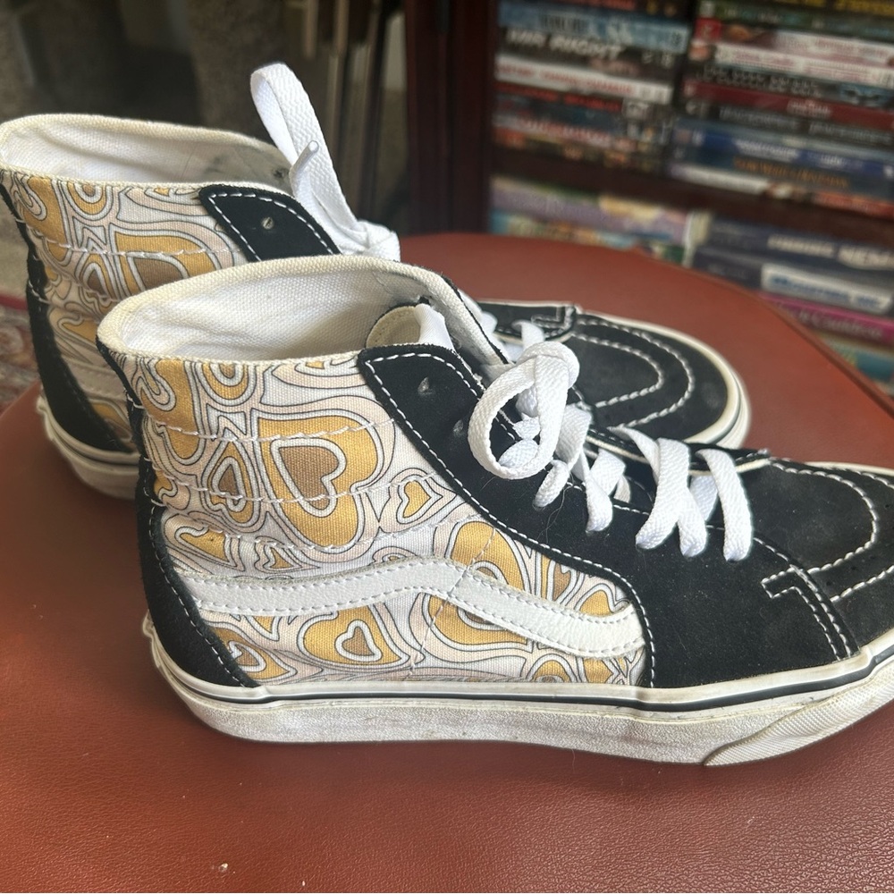 Vans Off the Wall Sk8-Hi Shoe with Yellow Heart design